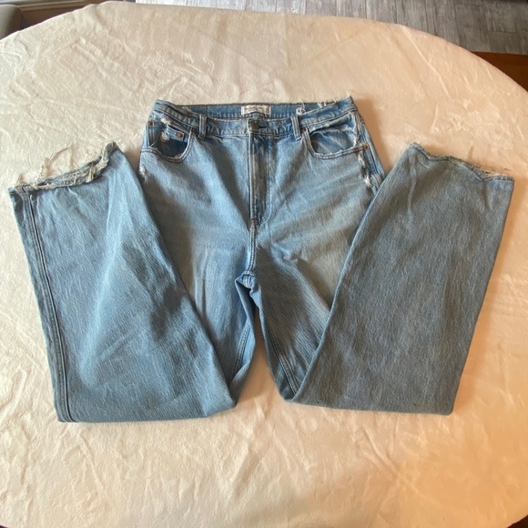 Abercrombie & Fitch The 90's Straight Ultra High Rise distressed 16972 - Picture 4 of 15